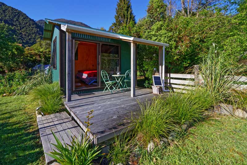 Lovely budget accommodation in Golden Bay, the garden cabin